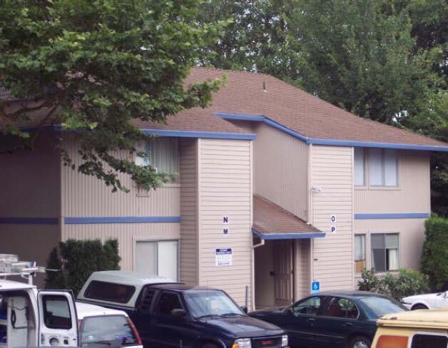 Primary Photo - 18th Court Apartments