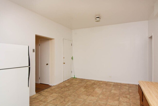 Foto del edificio - 2319 N Kedzie Blvd