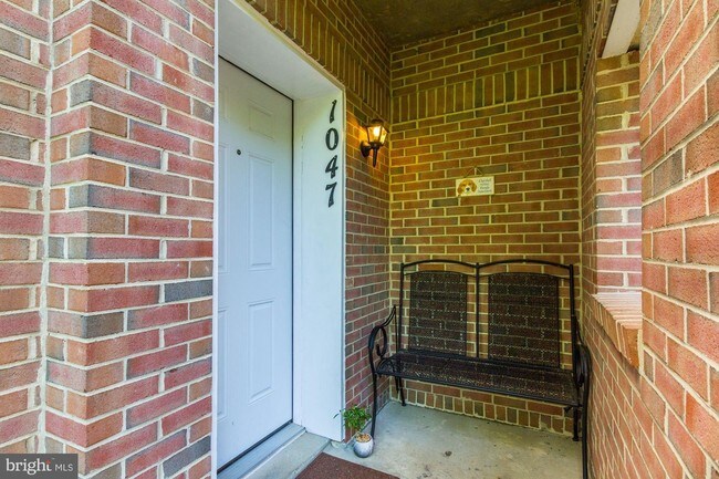 Building Photo - 1047 Hillside Lake Terrace