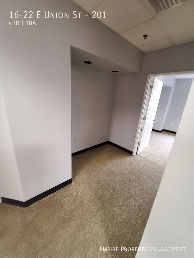 Building Photo - 4 bed, 1 bath apartment in Wilkes-Barre