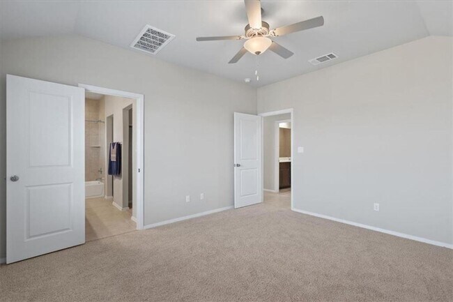 Building Photo - Newer Build in Hymeadow