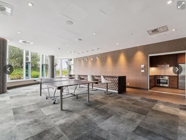 Building Photo - 680 Seylynn Cres