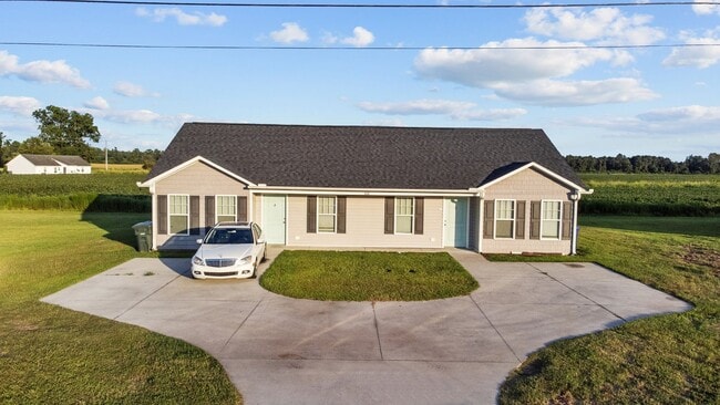 Building Photo - 440 Thad Little Rd