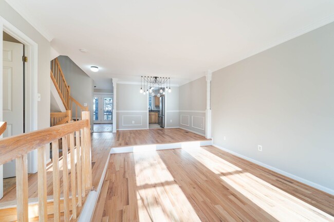 Building Photo - 1553 Templeton Pl