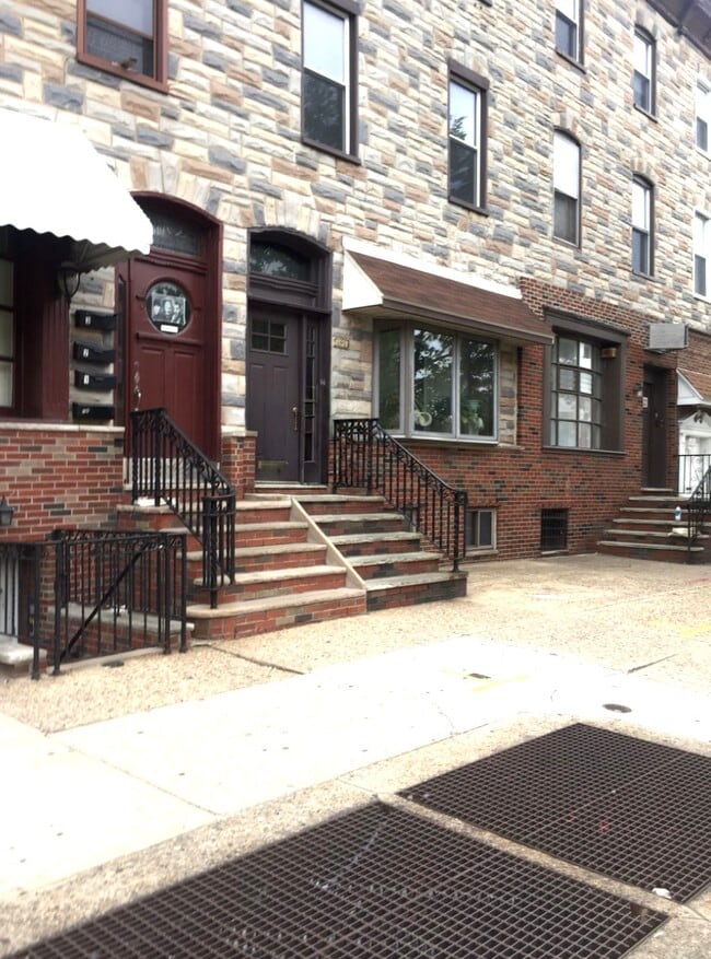 2nd Flr Studio w/ Balcony - 1521 S Broad St
