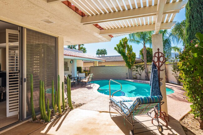 Foto del edificio - 66 Dartmouth Dr