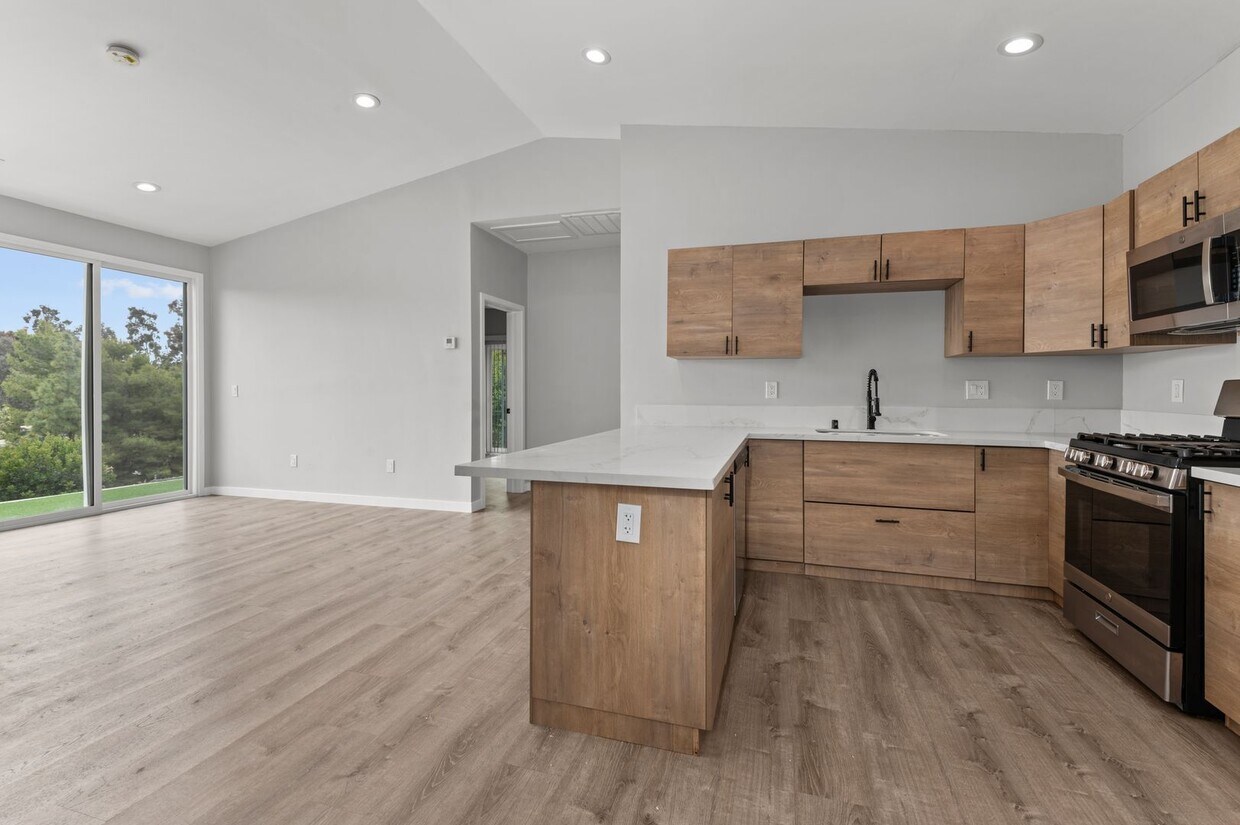 Foto principal - 5350 W Falls View Dr