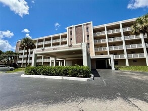 Building Photo - 8735 Ramblewood Dr