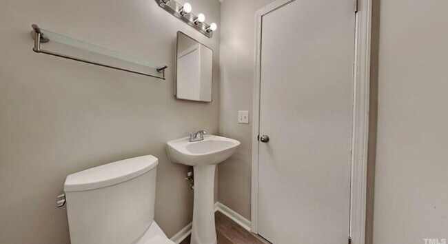 Foto del edificio - 1002 Willow Dr