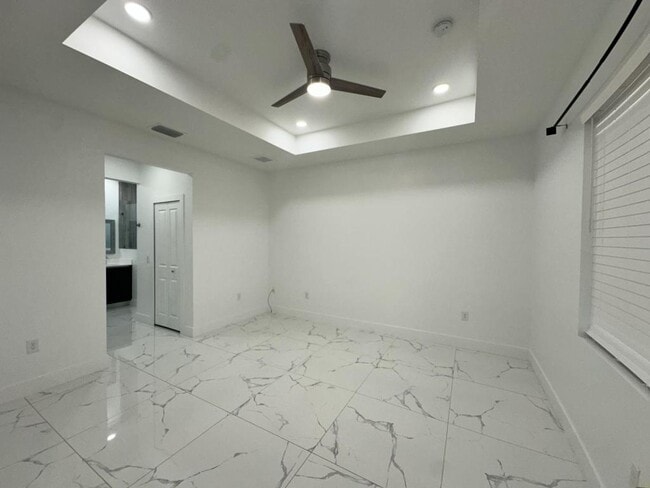 Foto del edificio - 325 Paulcrest Ave