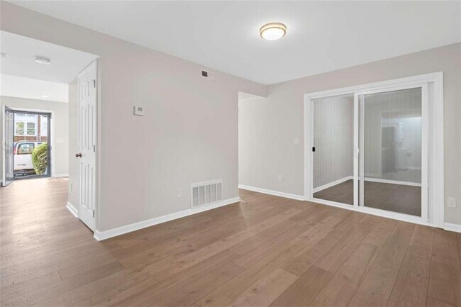 Foto del edificio - 1166 Booth Rd