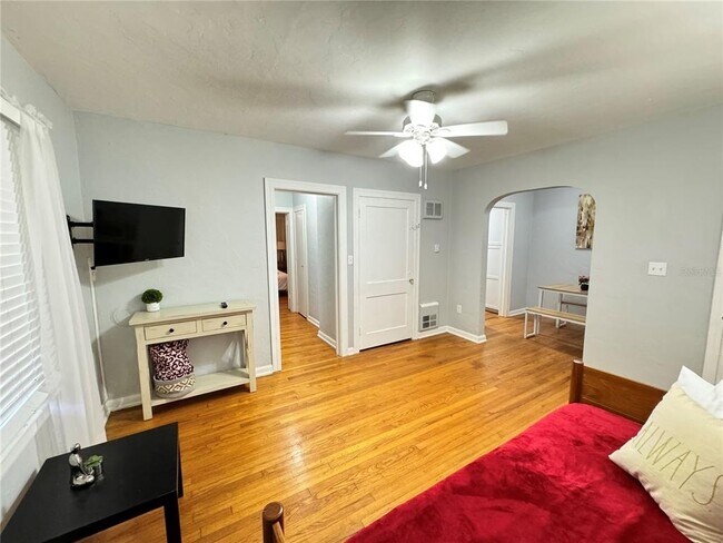 Foto del edificio - 607 Harwood St