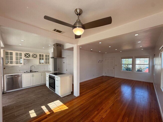 Building Photo - Charming 3BR Home with Expansive Backyard ...