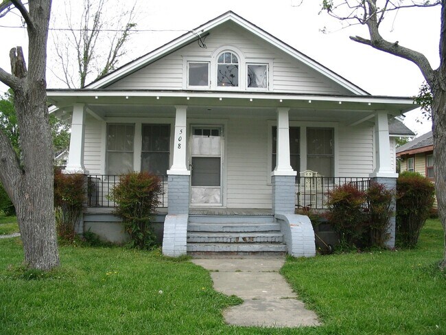 Foto del edificio - Quaint home located in City Limits