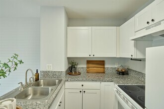 Building Photo - 51 Harbour Row Dr