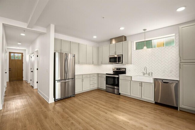 Building Photo - 4704 Sunset Trail