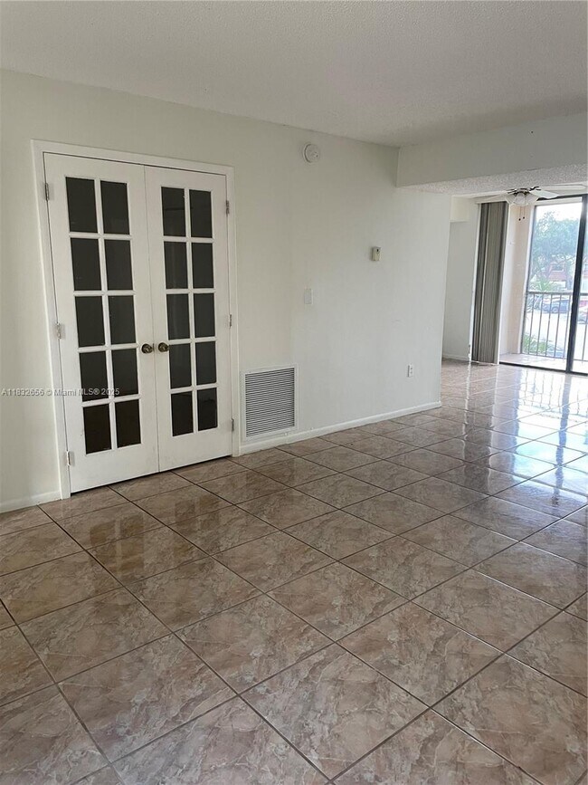 Foto del edificio - 8005 SW 107th Ave