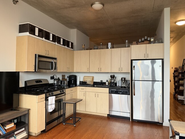 Building Photo - 235 W Van Buren St