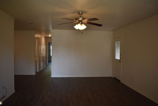 Building Photo - 402Bonnie