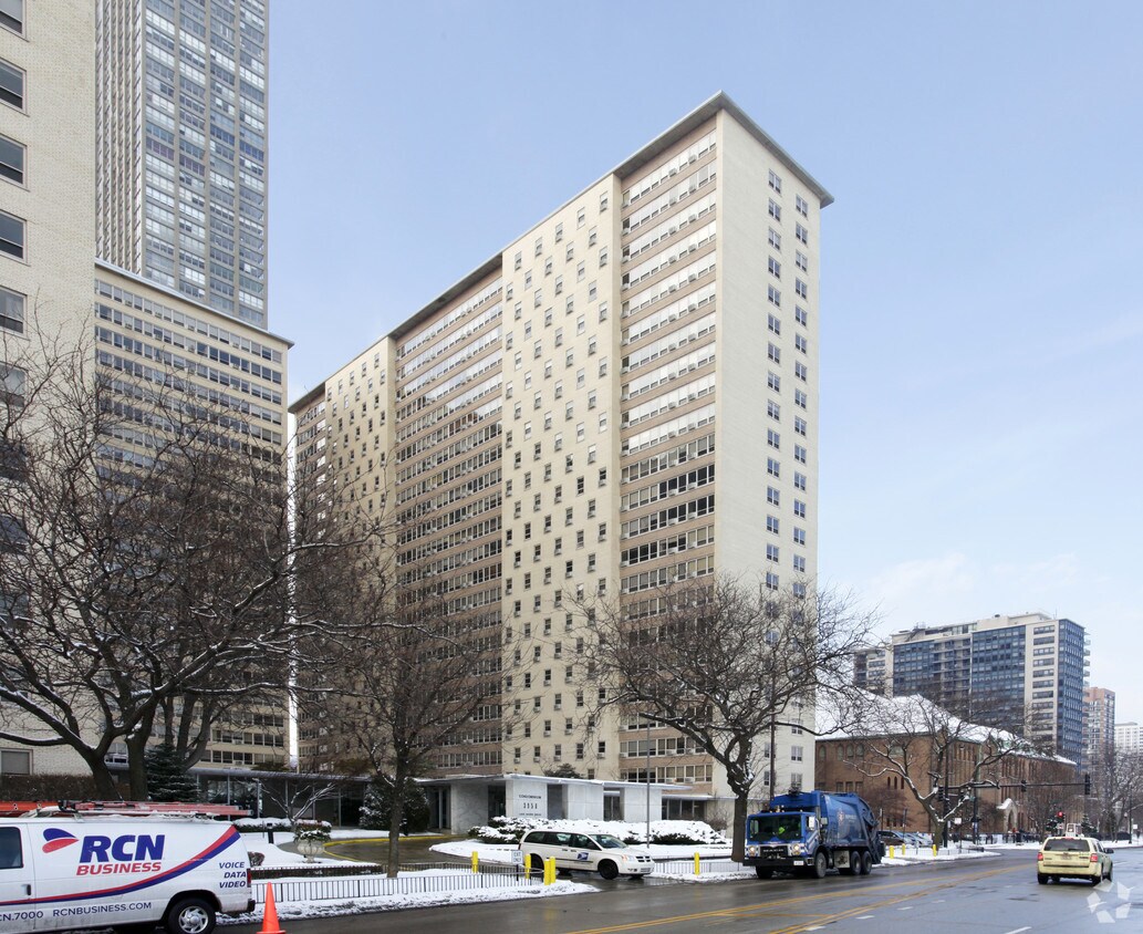 Primary Photo - 3950 N Lake Shore Dr