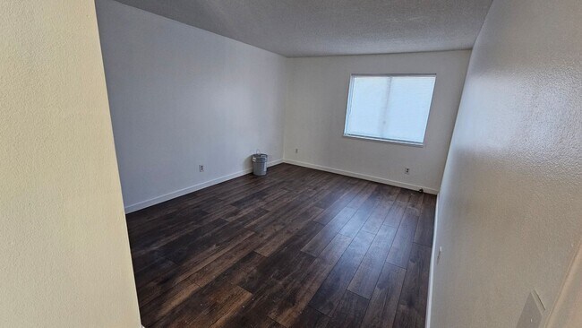 Building Photo - Welcome to your new home!  2 beds, 2 baths...