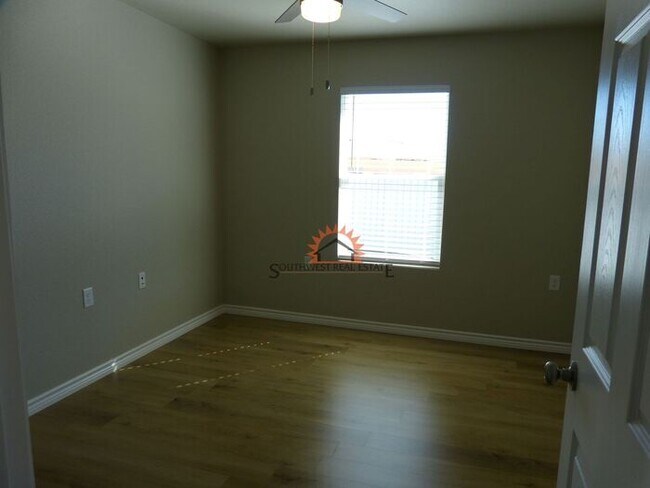 Foto del edificio - Spacious 2 bedroom 2 bath Duplex.
