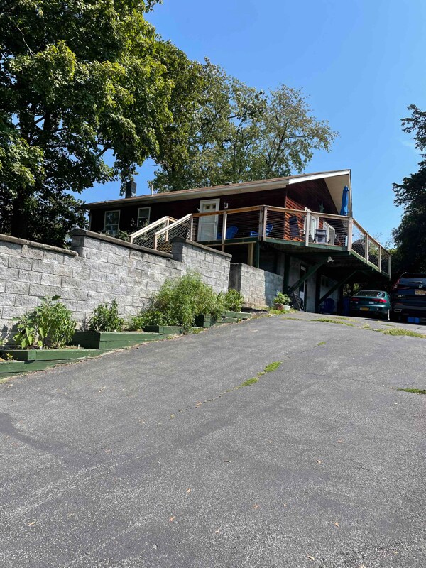 Primary Photo - 360 Linderman Ave