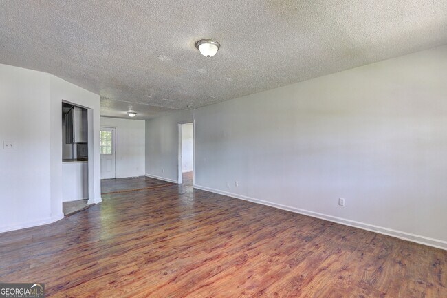 Building Photo - 2176 Bayswater Rd