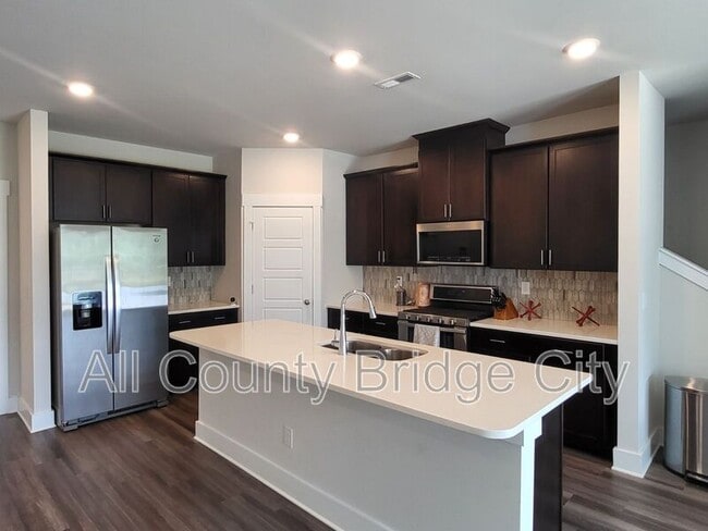 Building Photo - 66 Galley Ln