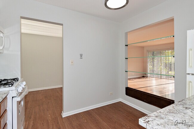 Building Photo - 5200 Carriageway Dr
