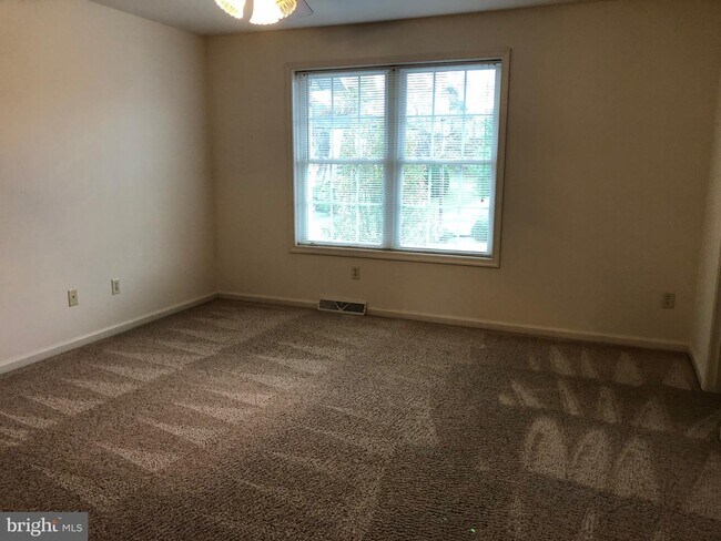 Foto del edificio - 101 Meadowcreek Dr S