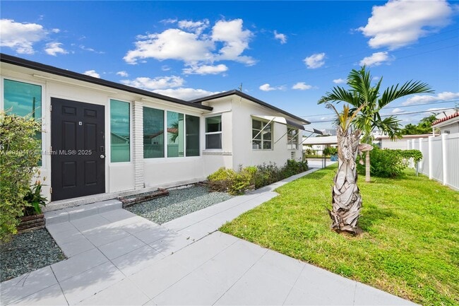 Building Photo - 1711 Funston St