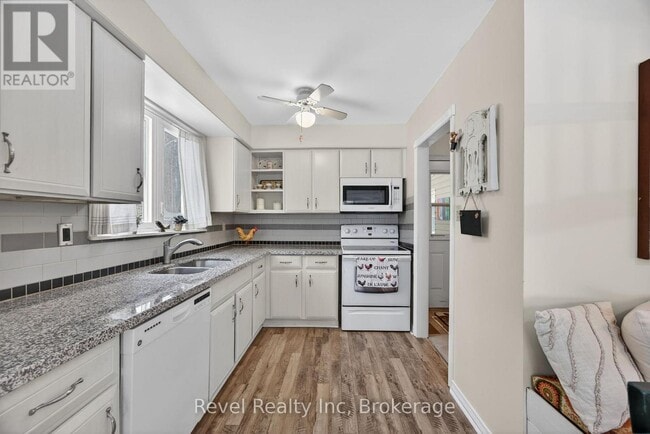 Building Photo - 8 Manitou Crescent