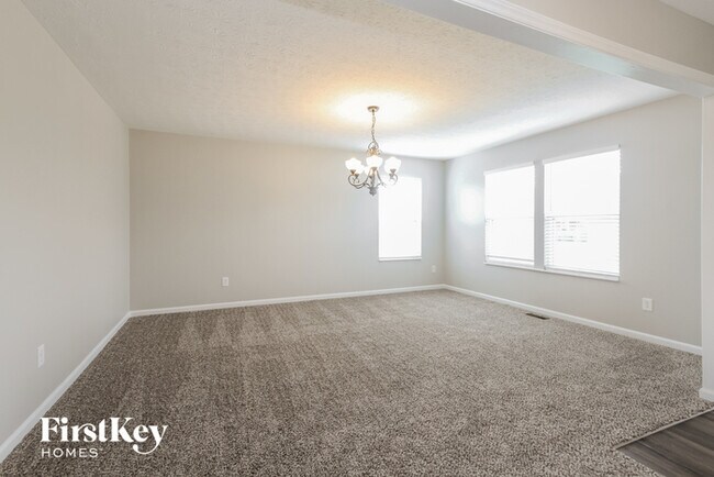 Foto del edificio - 4747 Summit Lake Pl