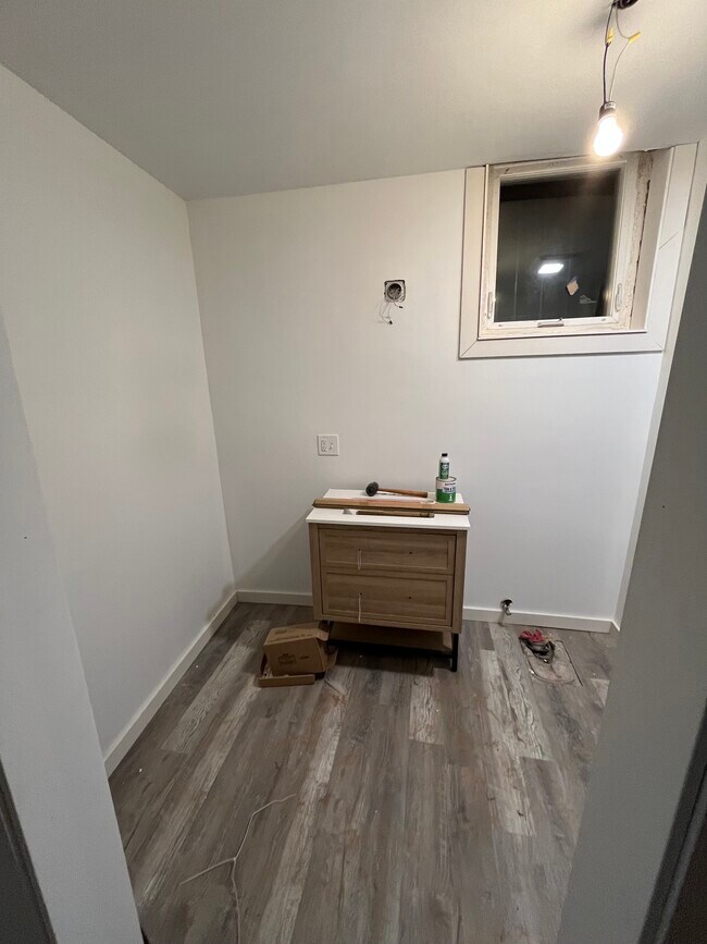 Baño - 2415 W Arthington St