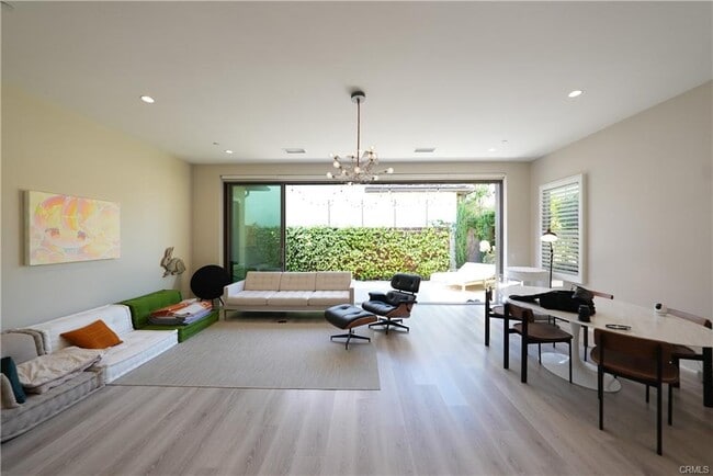 Building Photo - 107 Donati