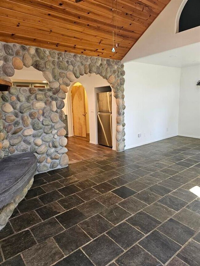 Building Photo - Cute Home For Rent