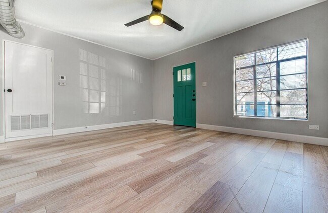 Foto del edificio - 3904 Maplewood Ave