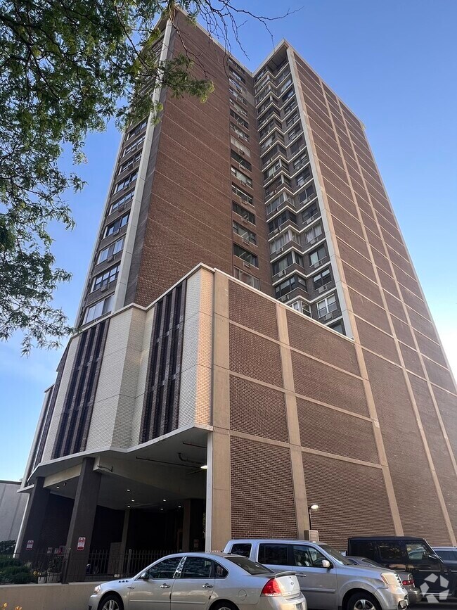 Building Photo - 6325 N Sheridan Rd