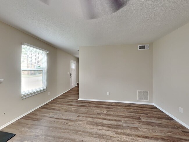 Building Photo - 6235 Creekford Ln