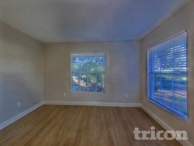 Foto del edificio - 4921 Simmons Rd