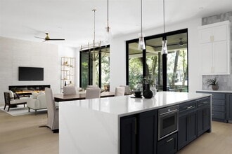 Building Photo - 3204 Westhill Dr