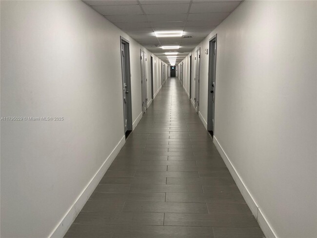 Foto del edificio - 4200 Hillcrest Dr