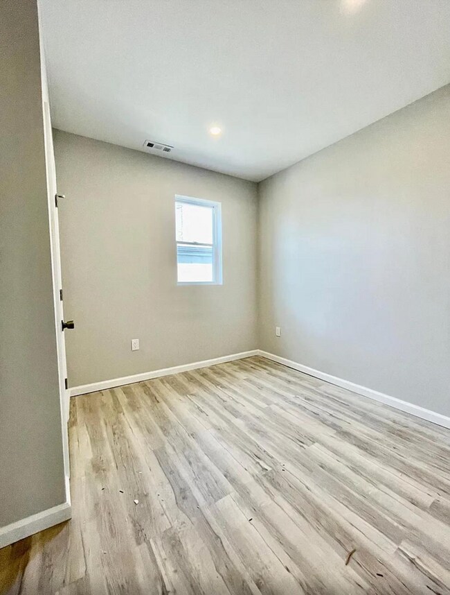 Foto del edificio - 2211 Cantrell St
