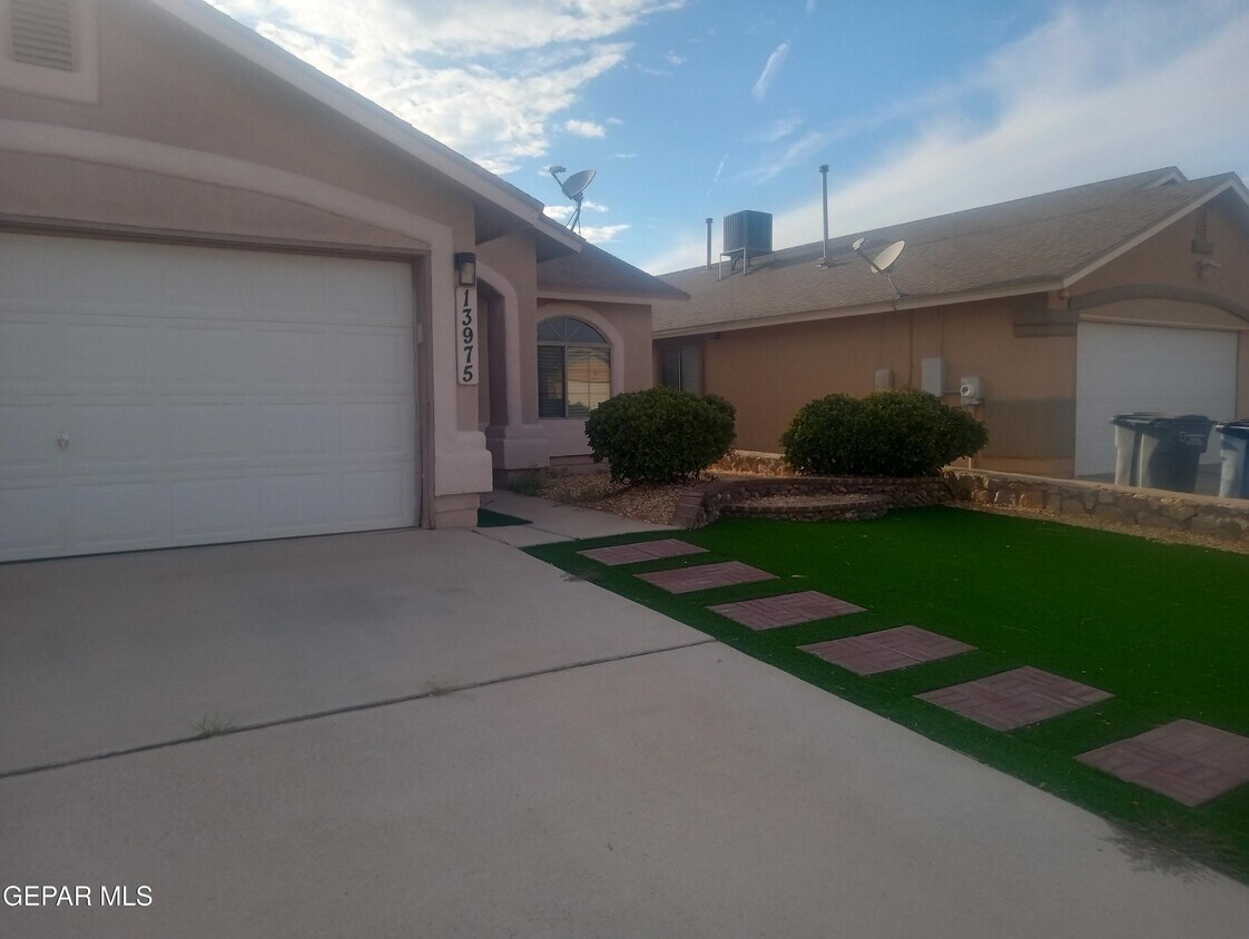 Foto principal - 13975 Vaquero Rock Dr