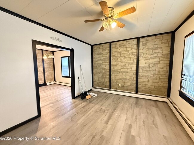 Foto del edificio - 2140-2140 Pond Ave