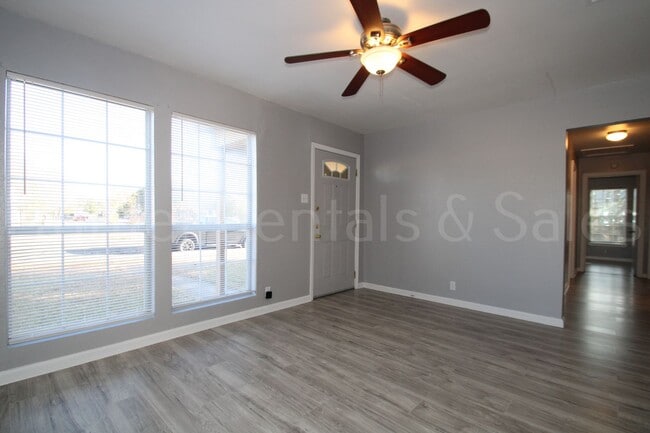 Building Photo - Well-Maintained Three-Bedroom In North Killeen!