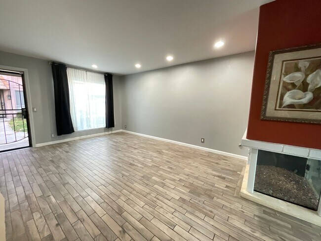 Foto del edificio - Garden Park Townhomes: 3 Bedroom 3 Bath At...