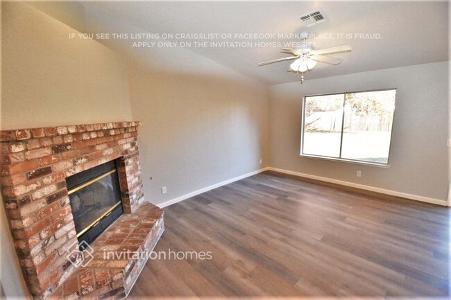 Building Photo - 8121 Pine Oaks Ct
