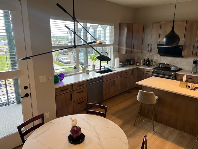 Building Photo - 5131 Vivian St